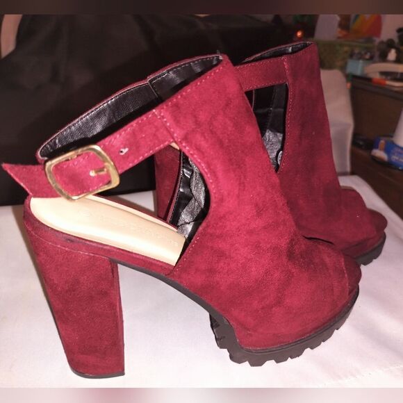 Wild Diva lounes burgundy 6" block heels, size 10 - Picture 8 of 10